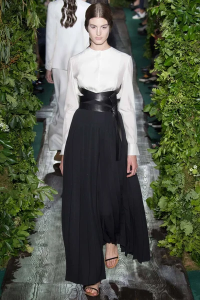 Look 32